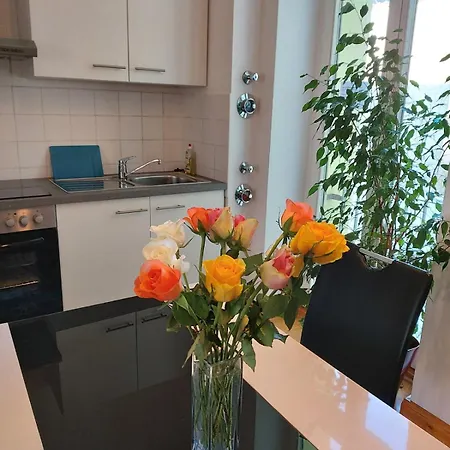 아파트 Superapartments In *